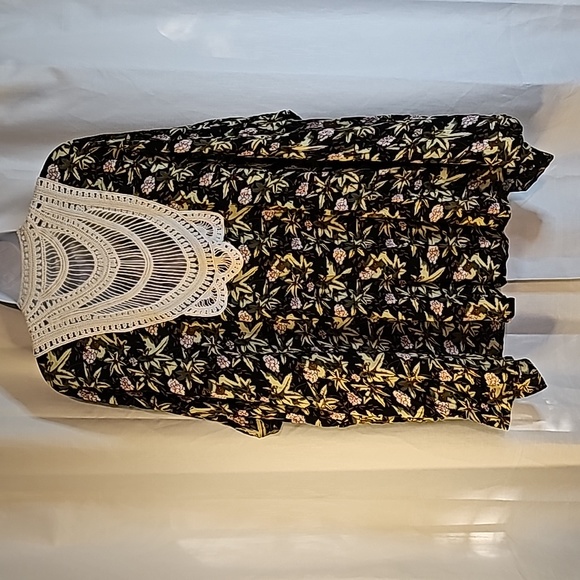 2/$20 Entro L Crochet Leaf Open Cardigan - Picture 8 of 11